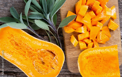 фотографія butternut squash on wooden background