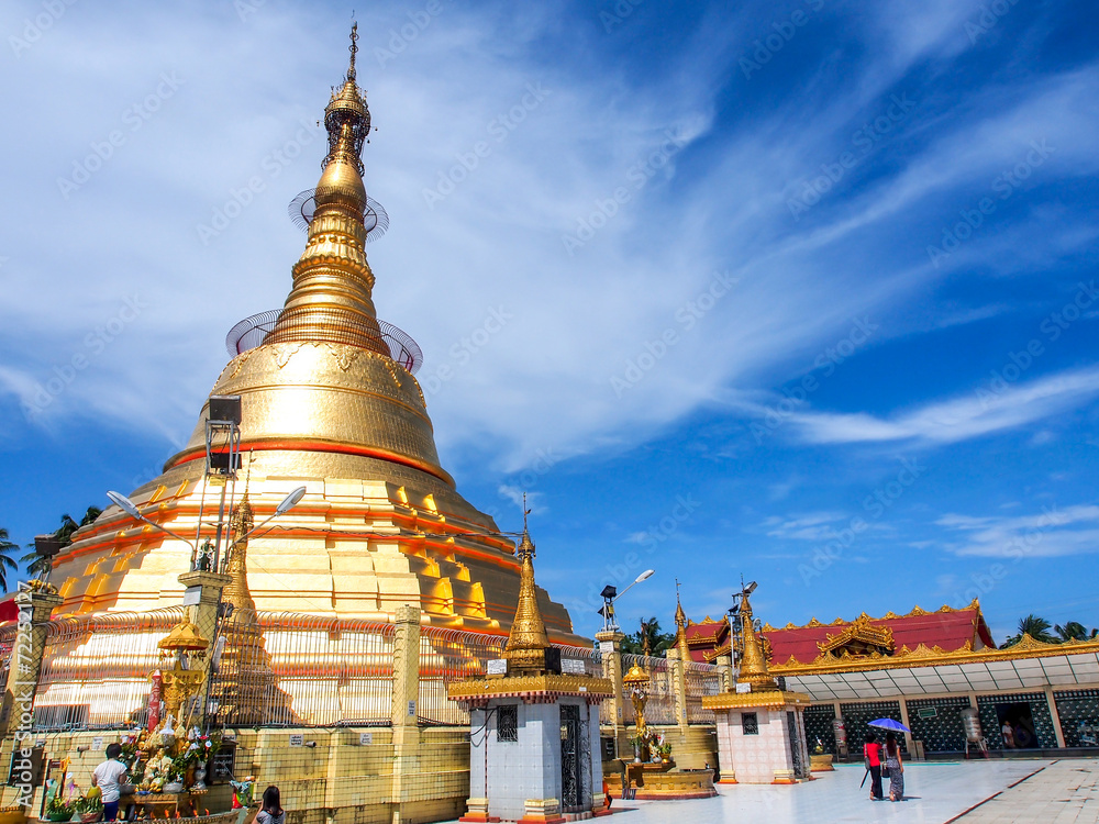 Fototapeta premium the golden Botataung pagoda, Yangon, Myanmar