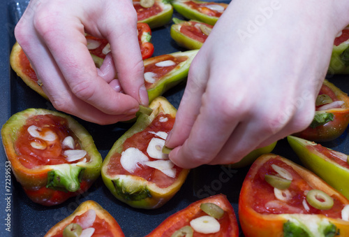 Obraz na płótnie Cooking stuffed peppers for roasting w salonie