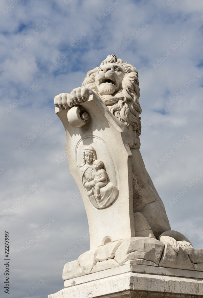 Pisa white statue of a lion near Arno river