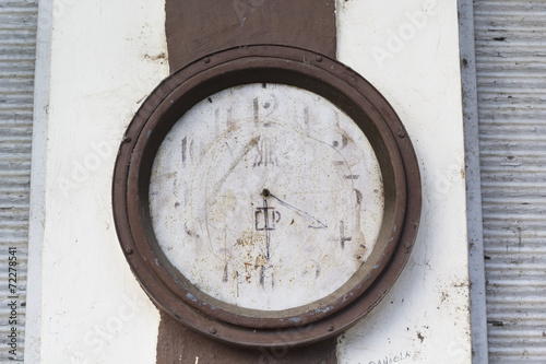 Old broken clock