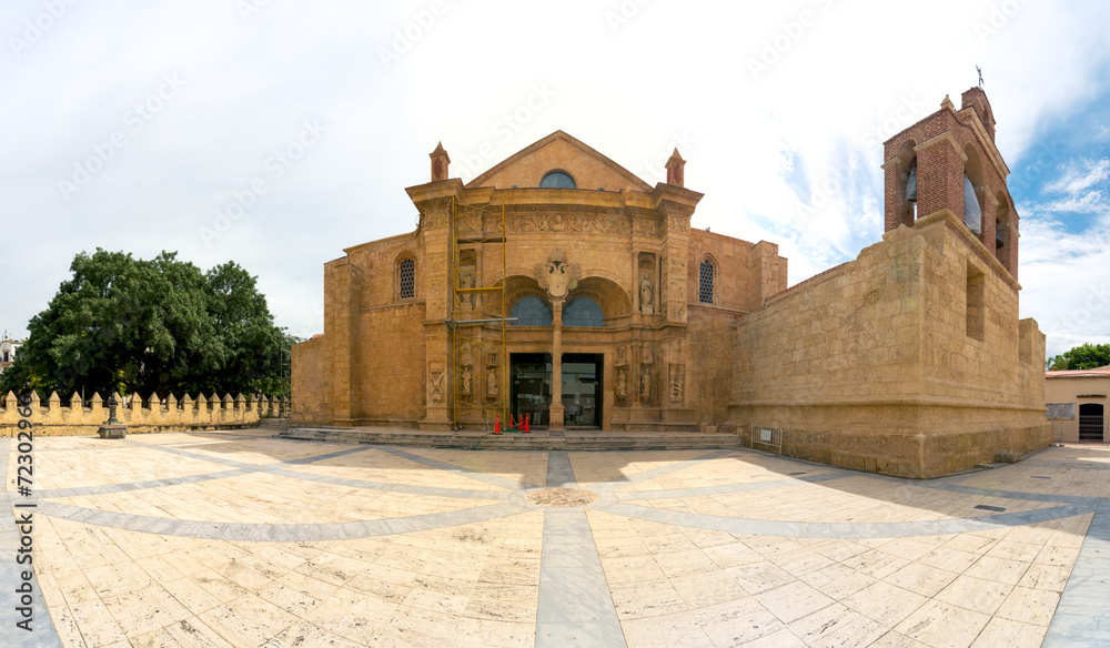 Fototapeta premium Panorama of Cathedral of Santa Maria la Menor, Santo Domingo,