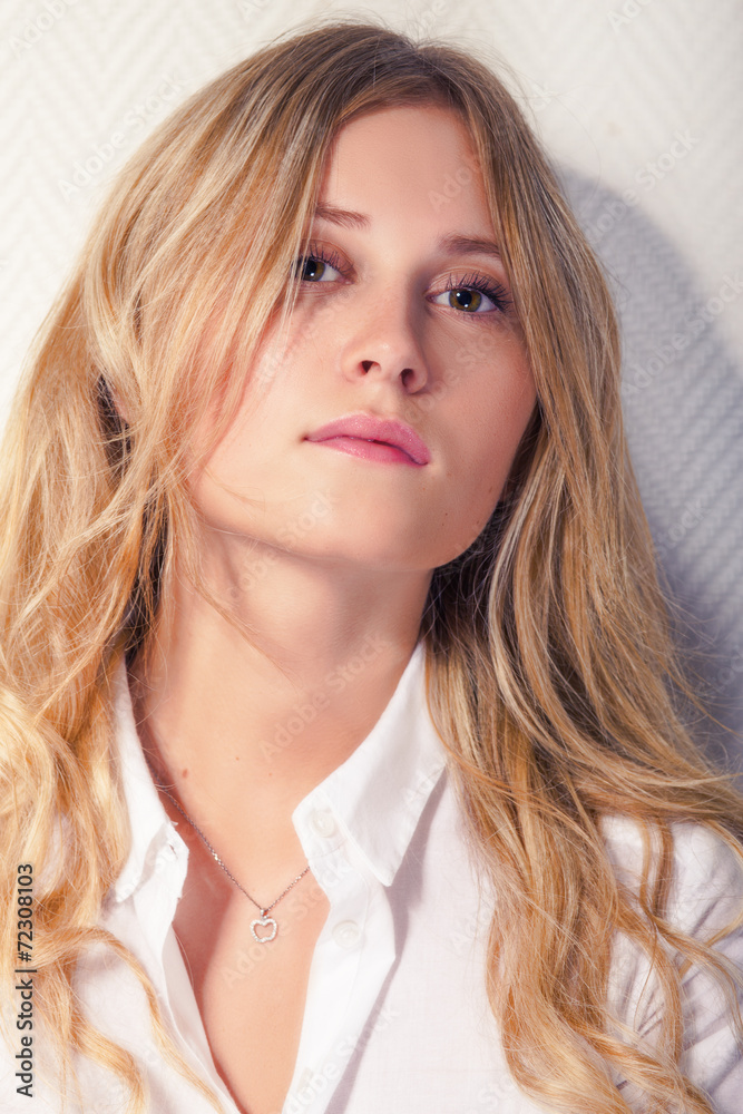 Naklejka premium serious pretty woman