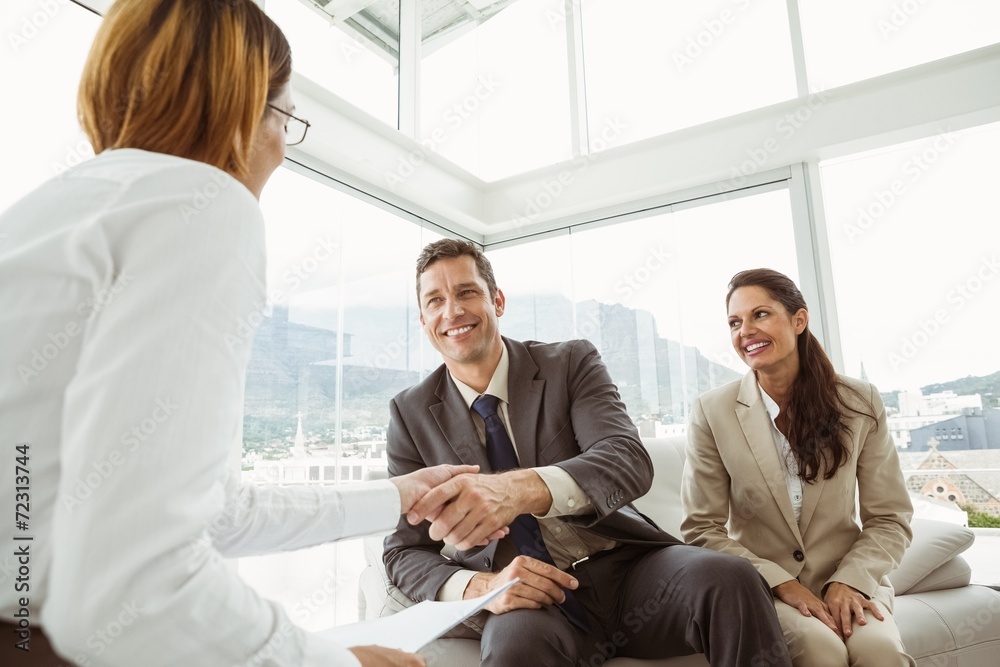 © WavebreakmediaMicro - Couple in meeting with financial adviser at home © WavebreakmediaMicro - Couple in meeting with financial adviser at home