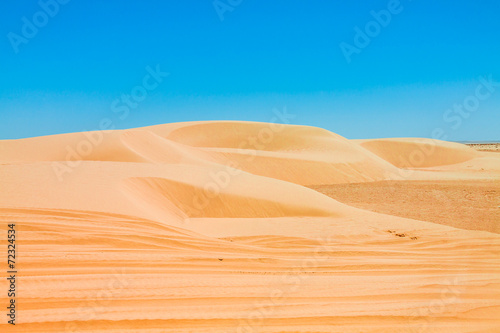 Obraz na płótnie Sand dunes of Sahara desert near Ong Jemel in Tozeur,Tunisia. w salonie