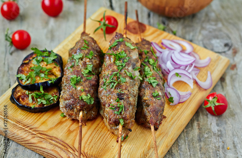 Minced lamb kebab with vegetables