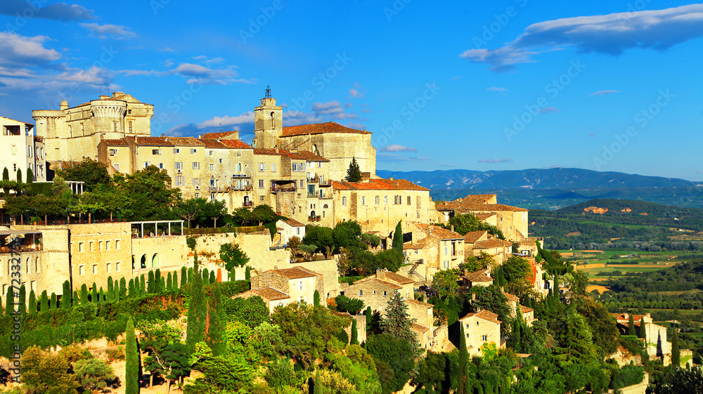 Fototapeta premium Gordes - średniowieczna wioska w Prowansji we Francji
