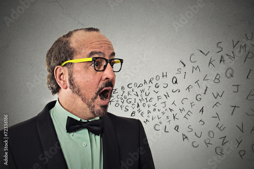Foto man talking with alphabet letters coming out of open mouth