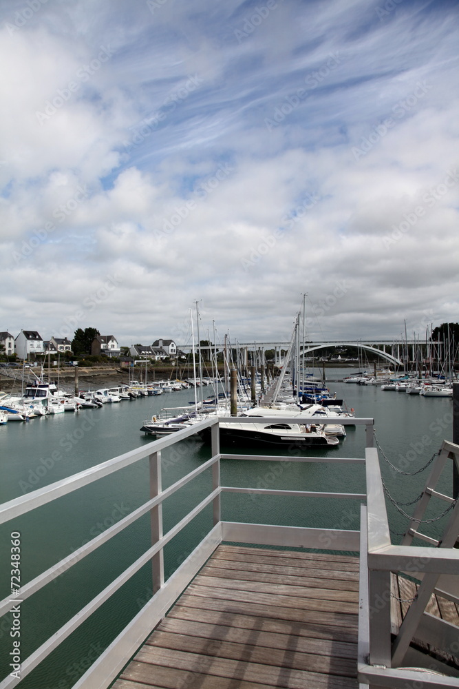 Fototapeta premium Dans le calme du port.
