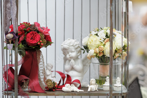 Red and white wedding bouquets and decoration objects