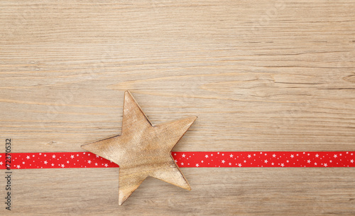 Stern mit Holzhintergrund