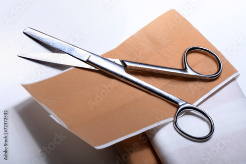 First aid: Path and scissors