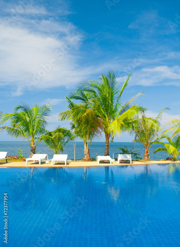 Resort Relaxation Paradise Pool © alma_sacra