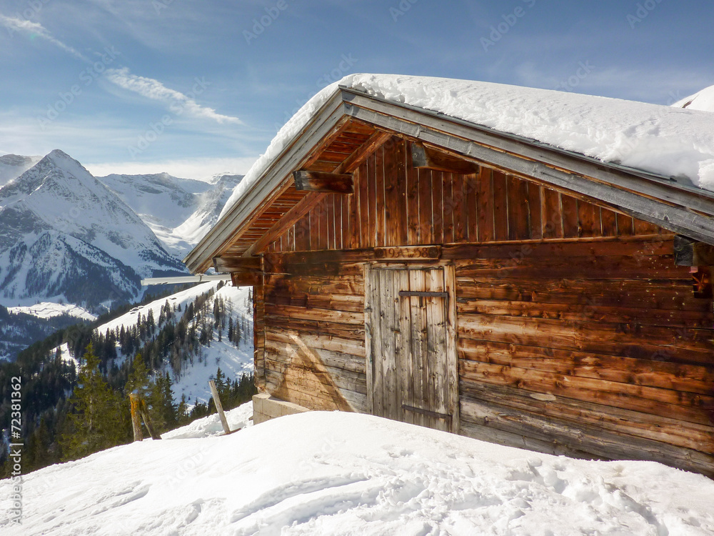 Schihütte in den Alpen