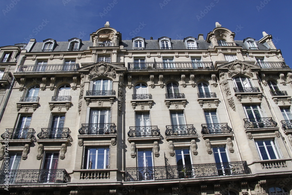 Fototapeta premium Façade d'immeuble du quartier de Passy à Paris