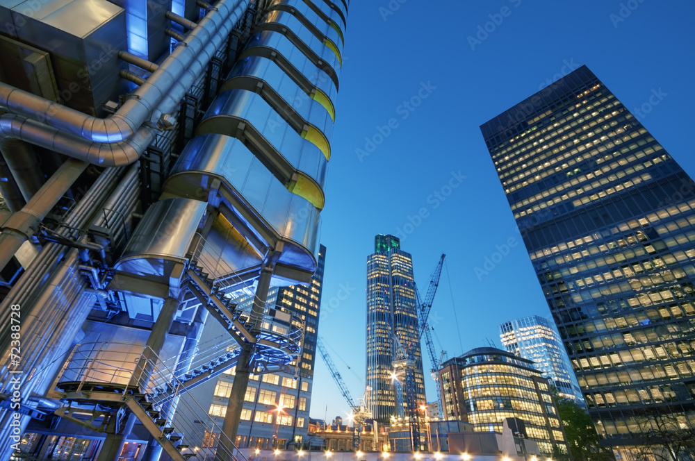 Skyscrapers at the City of London at night. - obrazy, fototapety, plakaty 