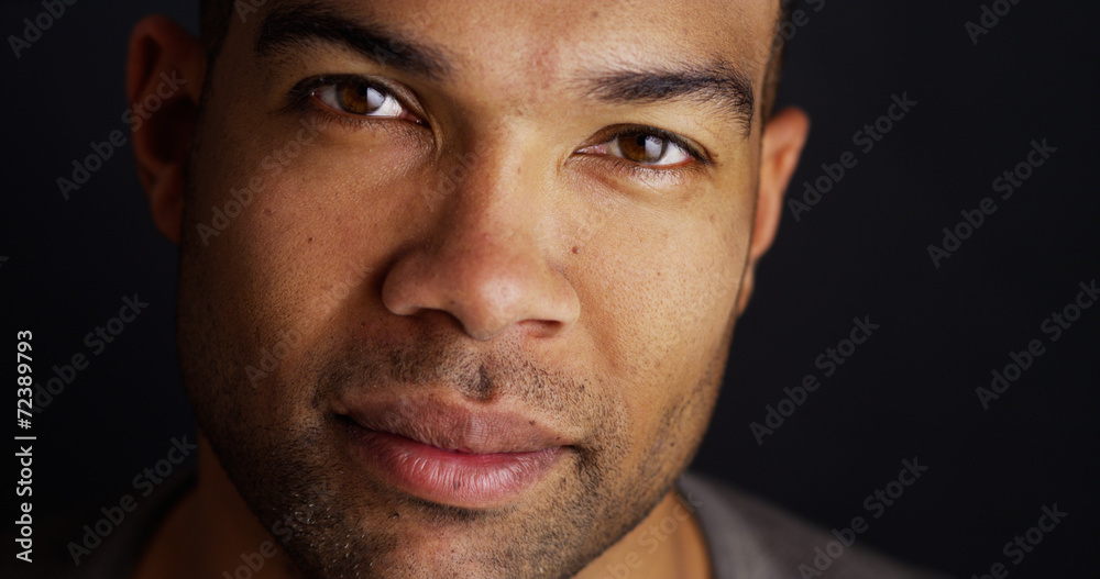 Obraz premium African man smiling at camera
