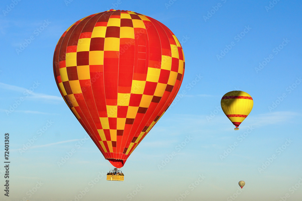 Obraz premium Hot air balloon flying over Cappadocia.