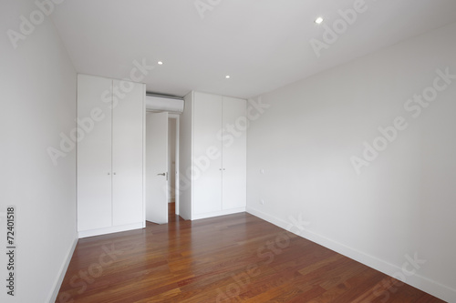 Fotografie House empty room with fitted wardrobes