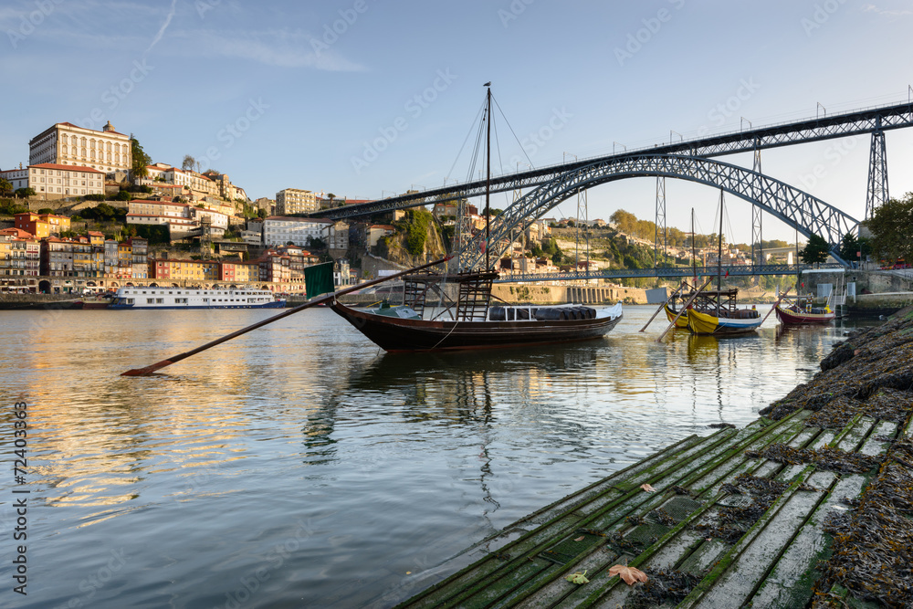 Obraz premium Cidade do Porto e os Barcos Rabelos