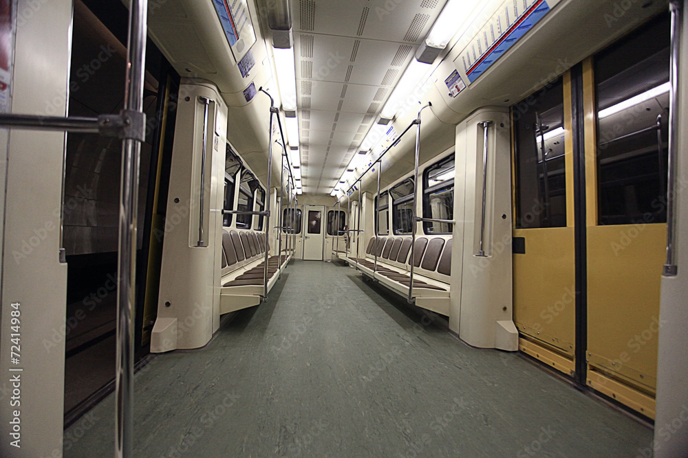 Obraz premium subway car motion blur empty