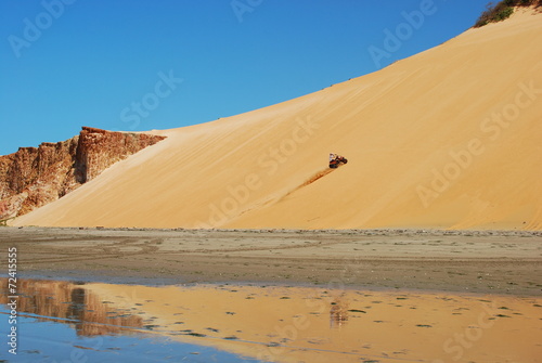 Buggy sur une dune de sable au brésil