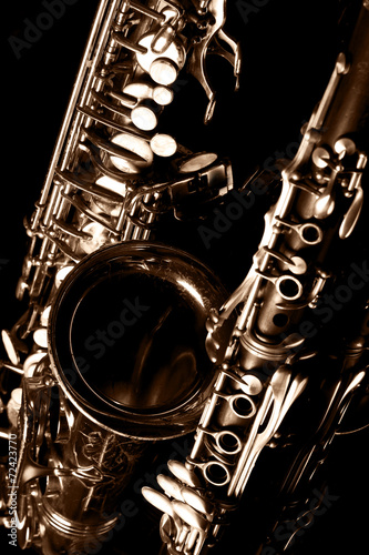 Obraz na płótnie saxophone and clarinet in black background