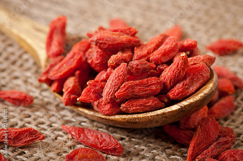 Konstfotografi Red dried goji berries in wooden spoon
