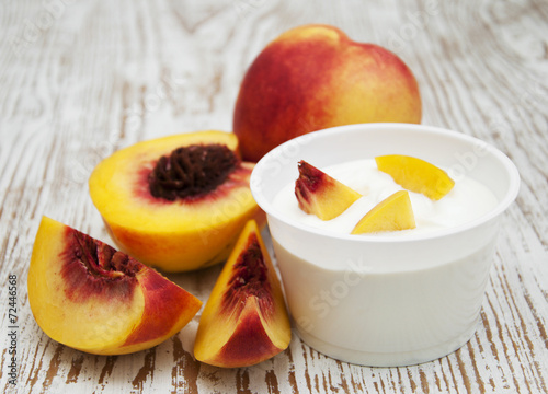 Yougurt with peaches