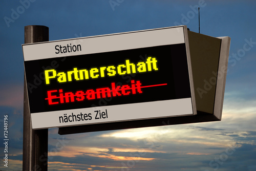 Anzeigetafel 4 - Partnerschaft photo