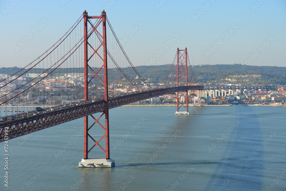 Fototapeta premium Ponte 25. de Abril, Tejobrücke, Lissabon, Portugal, Almada