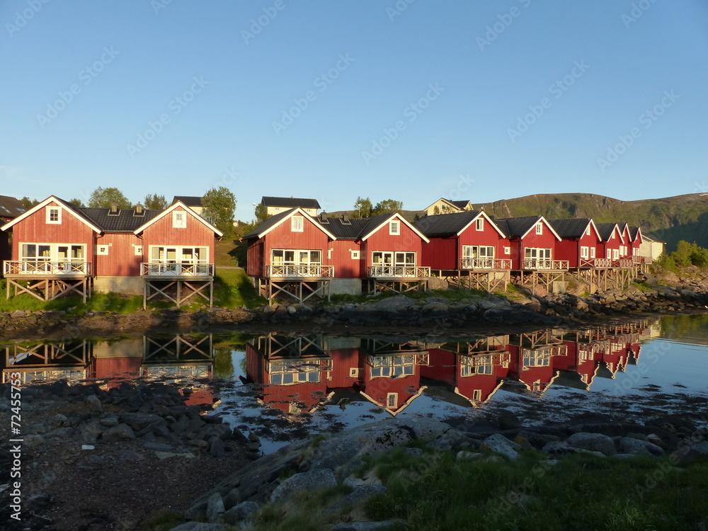 Maison en bois sur pilotis typique à Vesteralen en Norvège