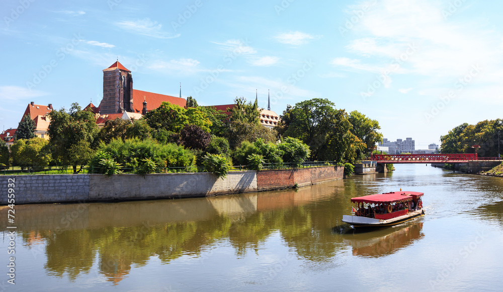 Obraz premium Statek wycieczkowy na Odrze, Wrocław