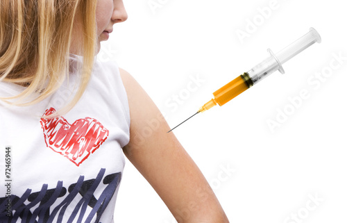 Mädchen beim Impfen