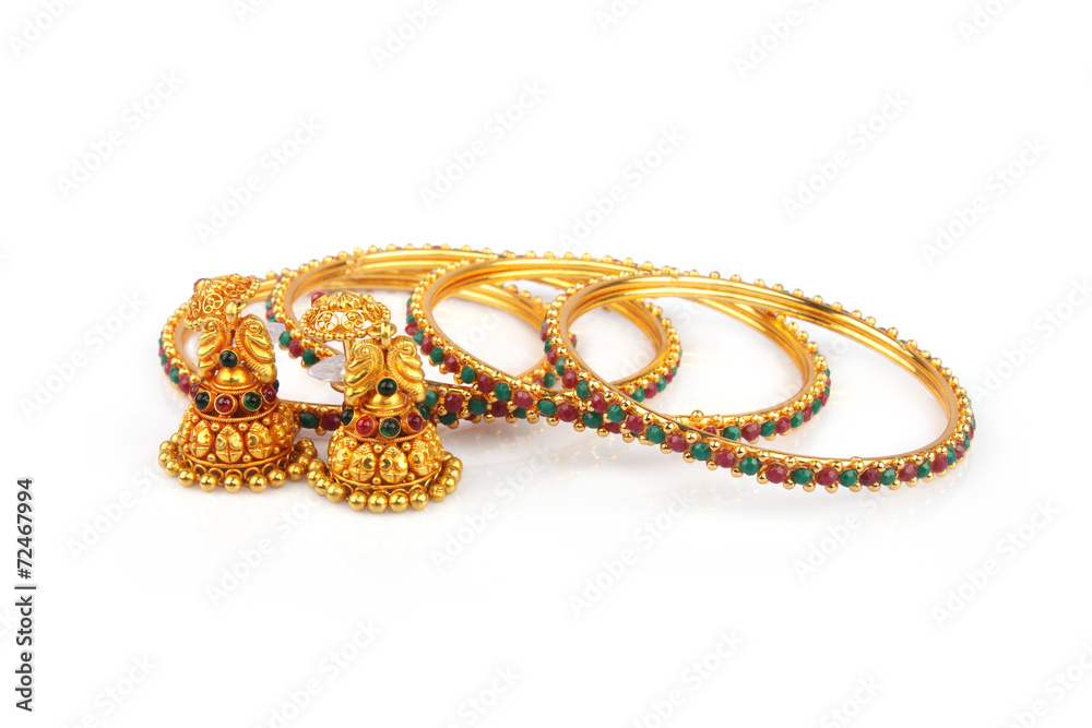 Indian Traditional Gold Bangle with Earrings Indian Traditional Gold Bangle with Earrings