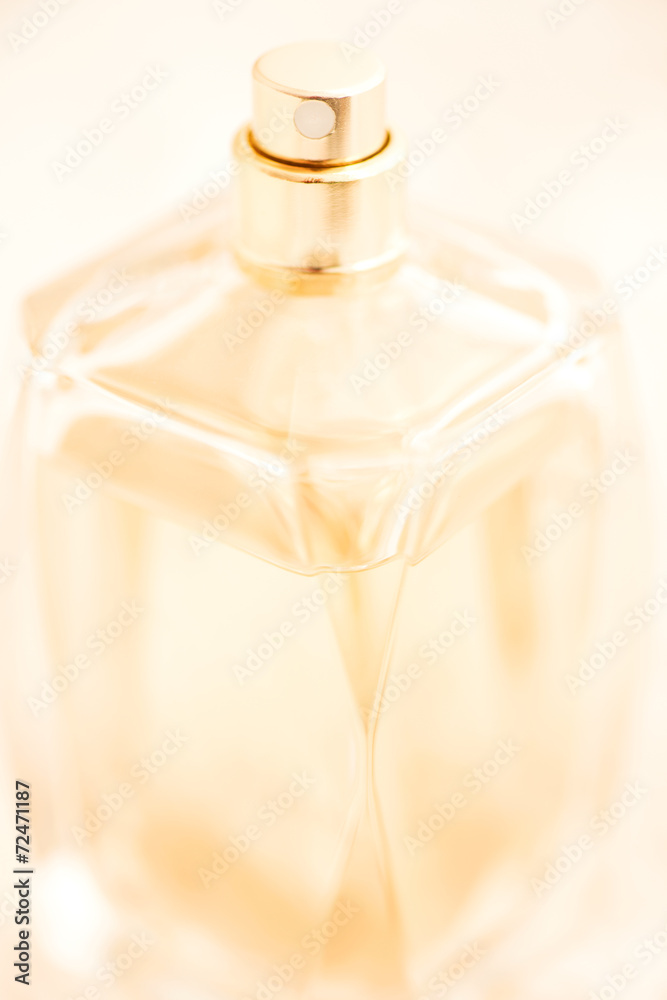 Naklejka premium Close up parfume bottle