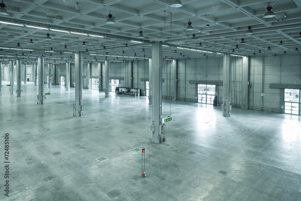empty large modern warehouse, industrial area or factory - obrazy, fototapety, plakaty 