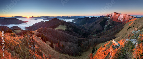 Fototapeta Naklejka Na Ścianę i Meble -  Slovakia mountain peak Osnica at sunrise - autumn panorama