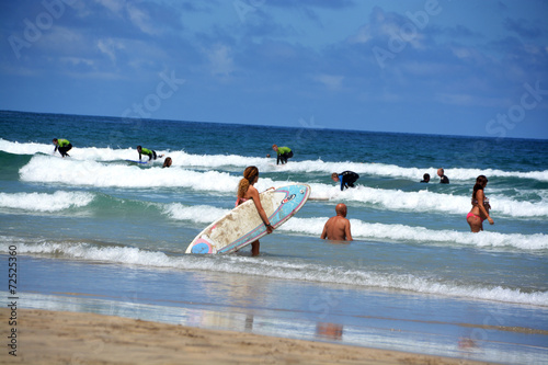 practicando surf © uzkiland