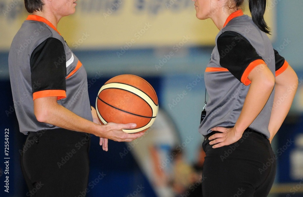 arbitrage féminin au basket-ball Stock Photo | Adobe Stock