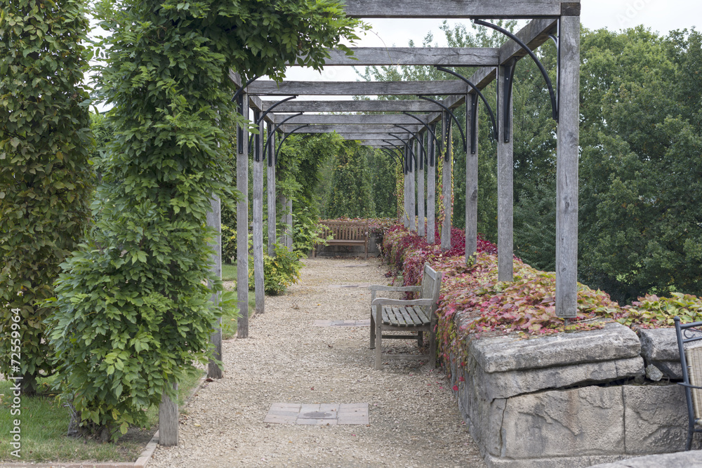 englisch garden with place to sit and relax