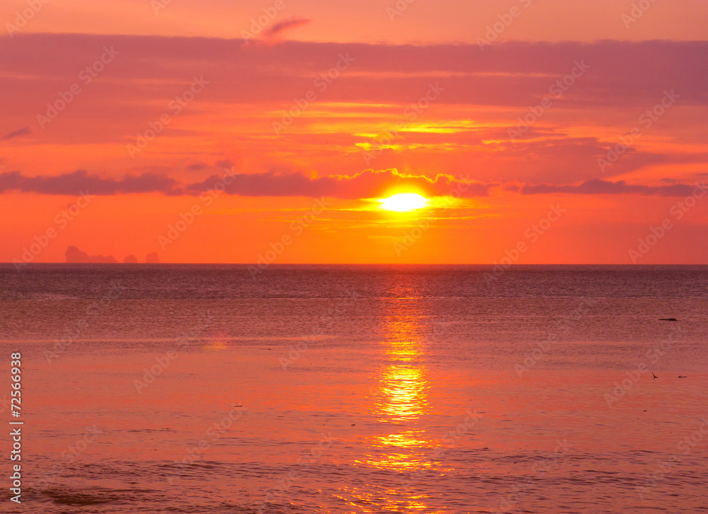 Obraz premium Burning Skies Setting Sun