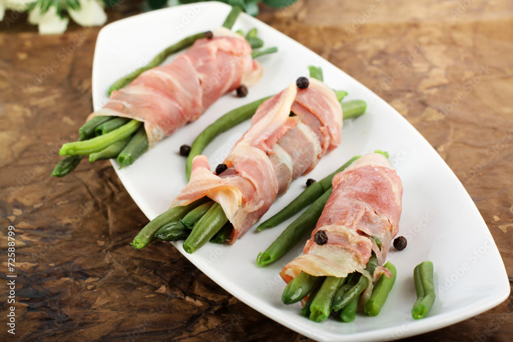 Roulade of bacon and beans Roulade of bacon and beans