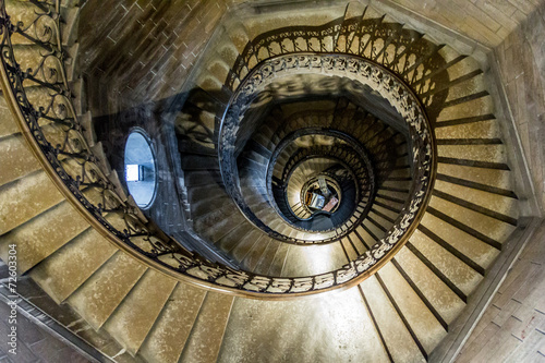 Escaliers d'une tour de Notre Dame de Fourvière 