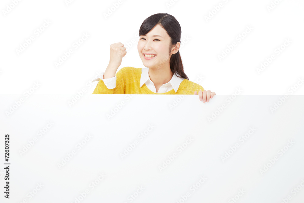メッセージボードとガッツポーズする女性