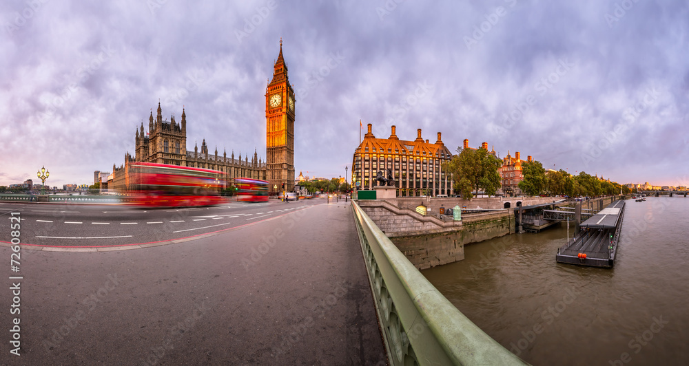 Panorama of Queen Elizabeth Clock Tower and Westminster Palace i