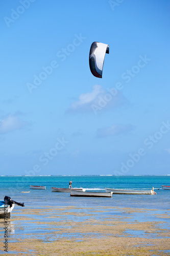 kite-surf sur lagon de Mourouk, île Rodrigues photo