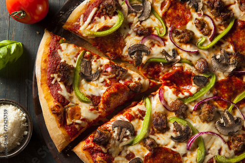 Fotografie Homemade Hot Supreme PIzza