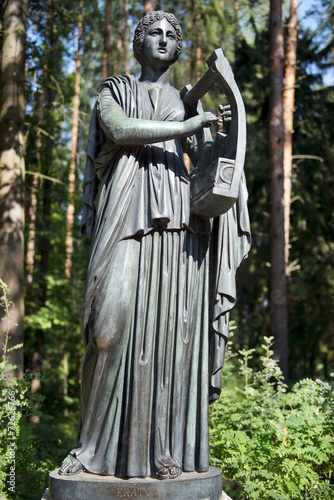 Canvas-taulu bronze sculpture Erato, muse of lyric poetry, Pavlovsk Park