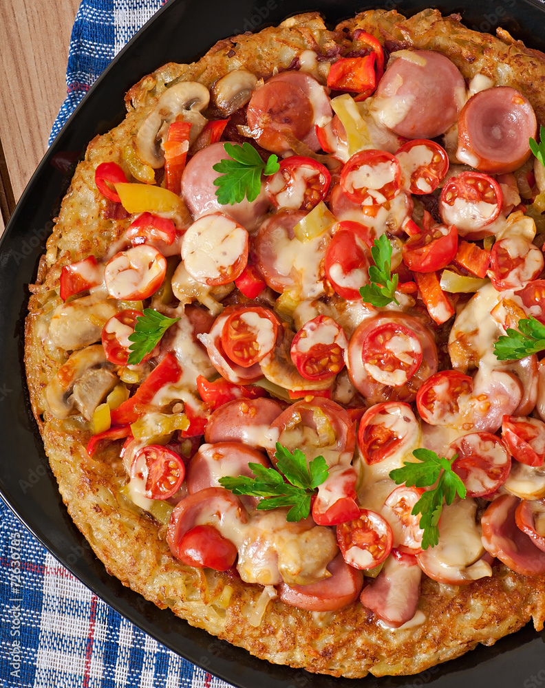 Potato gratin - pizza with sausage, mushrooms and tomatoes